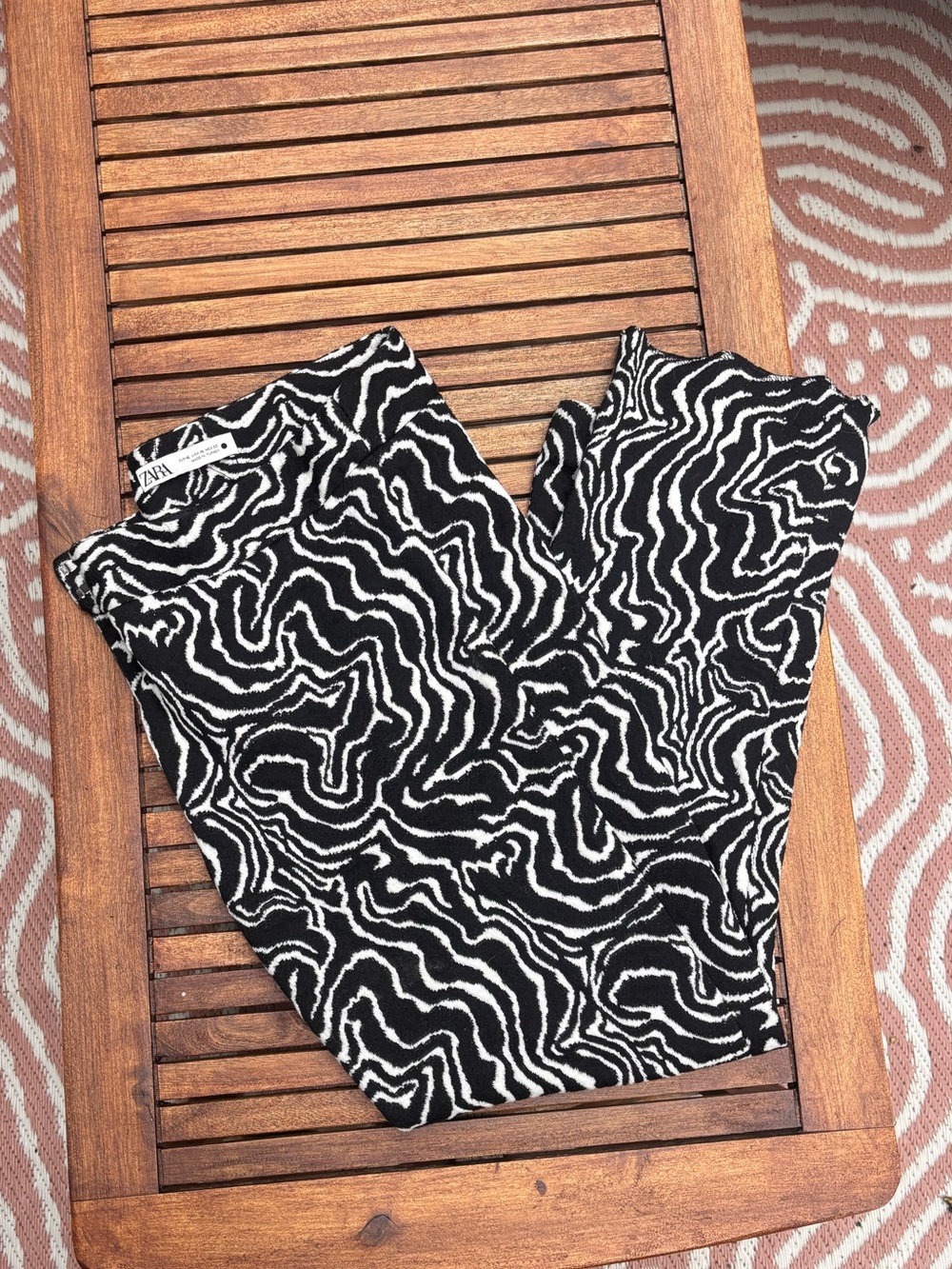 Zara Black & White Patterned Ankle Pants